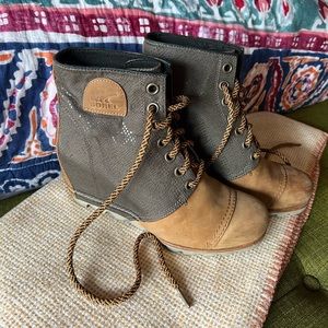 Sorel water resistant wedge boots sz 10